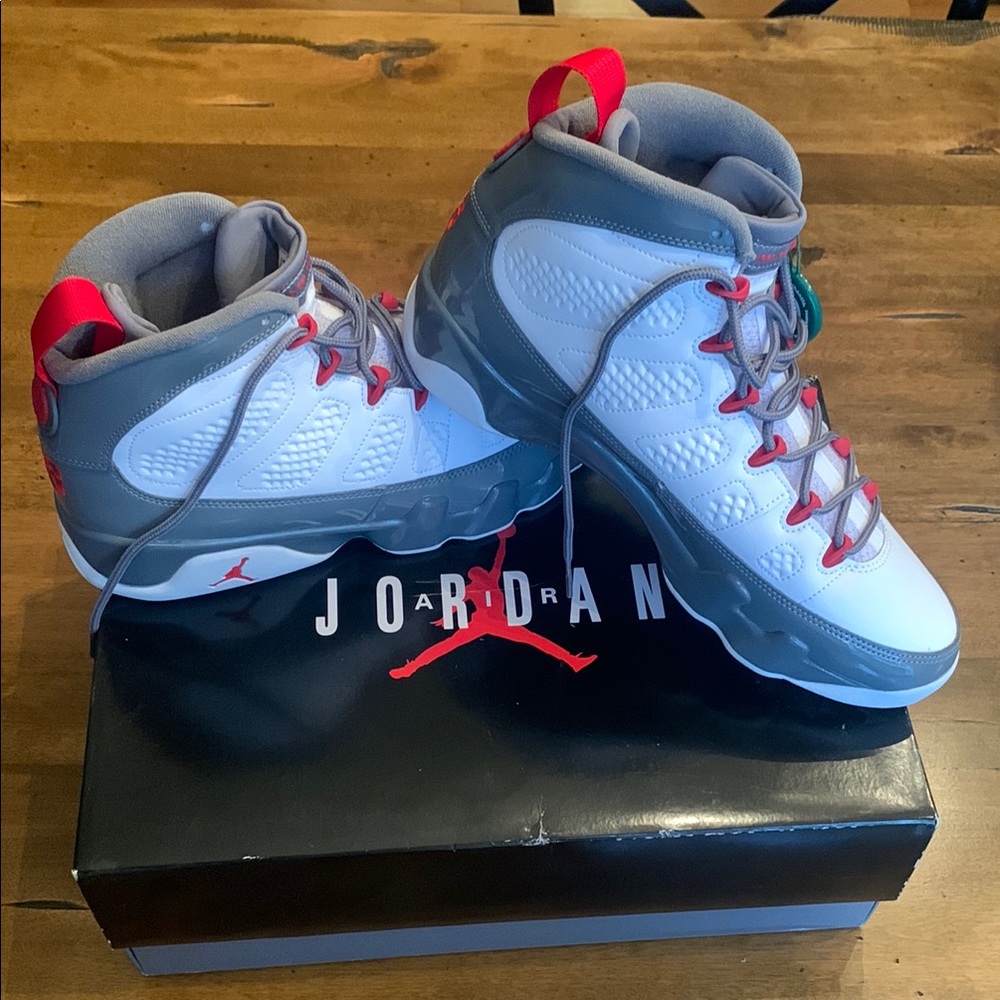 Men’s Jordan 9 retro shoes.   MENS SIZE 11